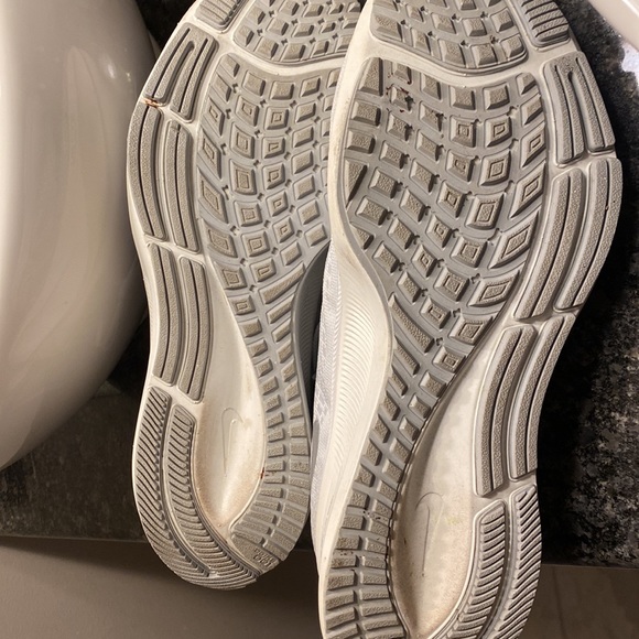 BRAND NEW size 10 women’s Nike Sneaker - Picture 8 of 8